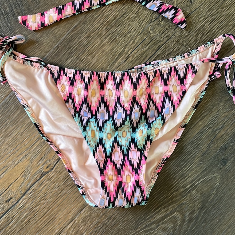VS bikini - Picture 3 of 7
